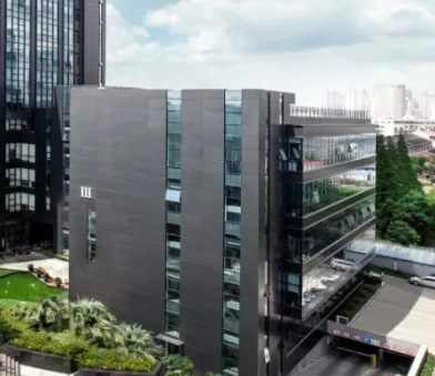 东莞车库门自动门定制安装流程与施工验收规范解析